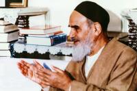توصیه امام به تاریخ نویسان: اگر به تاریخ با نظر عبرت و تذکر بنگریم،  منبع معرفت و حکمت برای تحصیل «علم به الله» و «علم به معاد» خواهد بود