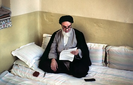 امام خمینی: عدم رابطه با دنیا را هیچ عقل و هیچ انسانی نمی ‏پذیرد؛ این کار بر خلاف عقل و بر خلاف شرع است 