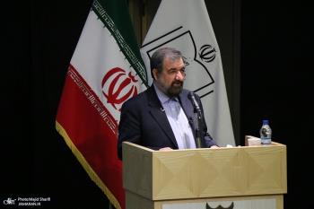 گزارش تصویری بازدید دبیر مجمع تشخیص مصلحت نظام از بیت و زادگاه امام در خمین