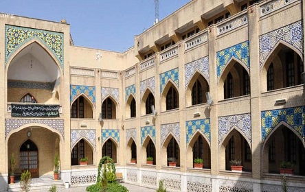 بررسی مختصر اهتمام امام خمینی در خودسامانی و استقلال حوزه های علمیه