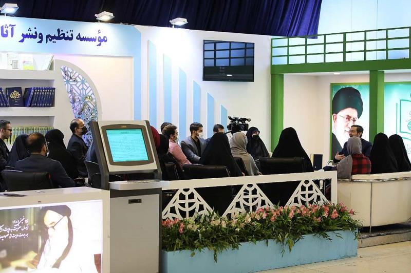 گزارش تصویری از غرفه موسسه در نمایشگاه قرآن در شب بیست و سوم ماه مبارک رمضان
