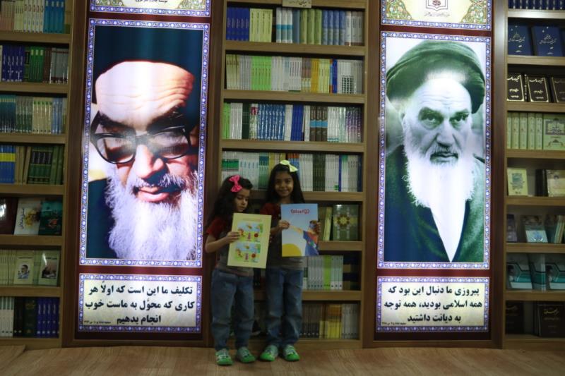 گزارش تصویری فعالیت های غرفه موسسه تنظیم و نشر امام خمینی در نمایشگاه بین المللی کتاب تهران در روزهای پایانی(۴)