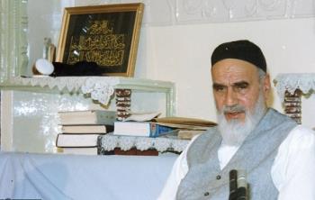 امام خمینی: قیام ۱۵ خرداد اسطورۀ قدرت ستمشاهی را در هم شکست و افسانه  ها و افسون ها را باطل کرد