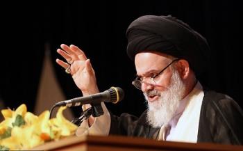  آیت الله حسینی بوشهری: دل ها را به هم نزدیک کنیم و با هم حرمت امام و جایگاه امام را پاس بداریم