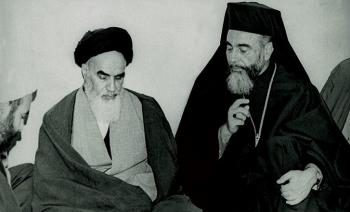 امام خمینی و سوال های متعدد از پاپ: من جواب مظلومها را چه بدهم؟  مگر ما با تعلیمات مخالفیم؟ مگر ما با مدارس مخالفیم؟ با مدارس نصارا، زرتشتی و یهود ما کی مخالف هستیم؟