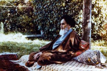ماجرای سیلی زدن کارمند سفارت شاه به همسایه امام در نوفل لوشاتو به روایت مرحوم محتشمی پور