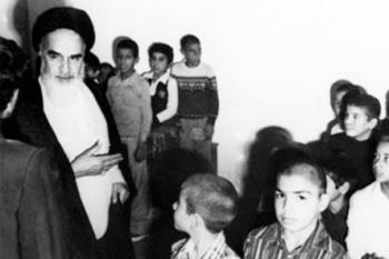 امام خمینی: قلب جوان، لطیف و ملکوتی و انگیزه های فساد در آن ‎ ‎ ضعیف است