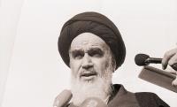 امام خمینی: ما اکنون در معرض یک خطر عظیم واقع هستیم و آن خطر افسارگسیختگی است