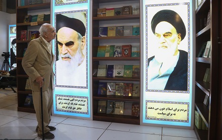 ارائه آثار امام خمینی به ۲۵ زبان دنیا در سی و چهارمین نمایشگاه کتاب تهران