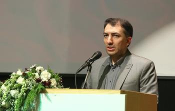 انتقاد معاون فرهنگی موسسه از اقدام شهردار نوفل لوشاتو: پنهان کردن تصویر امام از مقابل یک بنای تاریخی خدشه به تصور مهد آزادی بودن فرانسه است