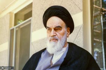 امام: باید مراقب بود که تفکر جدایی دین از سیاست از لایه های تفکر اهل جمود به طلاب جوان سرایت نکند