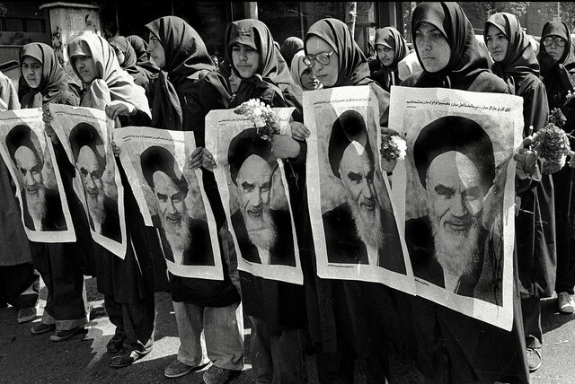 جمع خوانی بانوان در حضور امام خمینی 