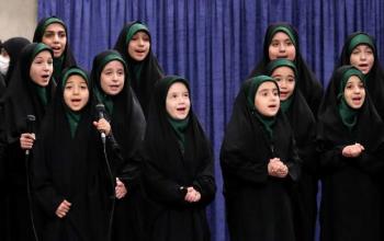 اجرای سرود زیبای دختران نوجوان در وصف حضرت زهرا(س) 