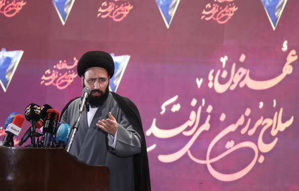 سید علی خمینی: متکی به شخص نباشیم/ نسبت به مبانی کوتاهی کرده ایم/ باید در نسل جوان خودمان به تقویت مبانی بپردازیم/ دشمنان را متوجه کنیم که اگر بزنید، می خورید