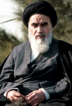 کاست هایی که تاریخ را نوشتند؛ حاج احمد آقا و انتقال پیام امام به جهان 