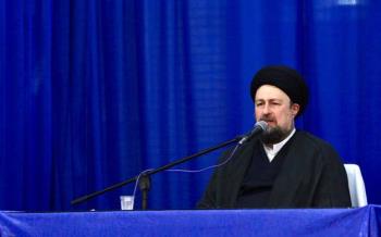 سید حسن خمینی: جمهوری اسلامی باید به جنگ محرومیت برود/ جمهوری اسلامی نباید از توده های مردم جدا شود/ جامعه ما از دعوا به هیچ جا نمی رسد؛ باید رفاقت کنیم/ مراقب باشید روح، غیرت و اندیشه دینی در جان و روحتان باقی بماند