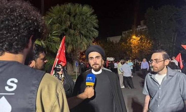 سید احمد خمینی: اگر دشمن فکر می کند می تواند این انقلاب را از جا بکند، مرتکب اشتباه بزرگی شده است
