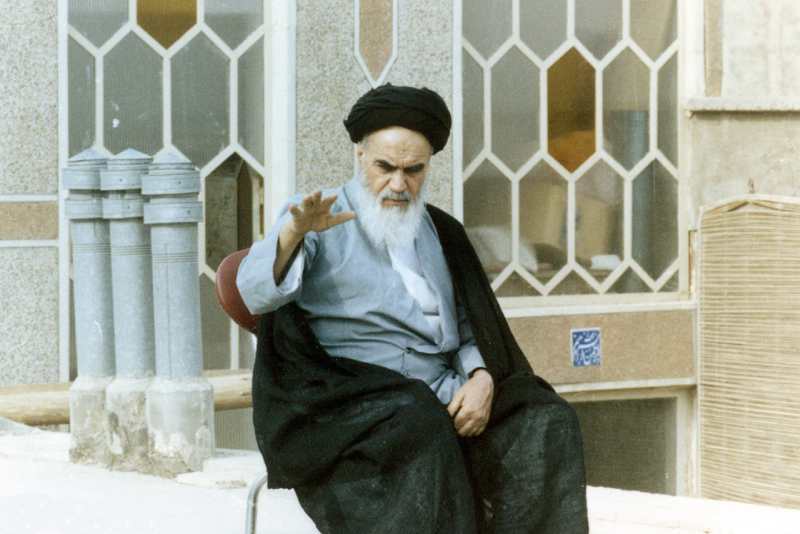 امام خمینی، از نگاه ساده مردم تا نگاه فلسفی دکتر سروش