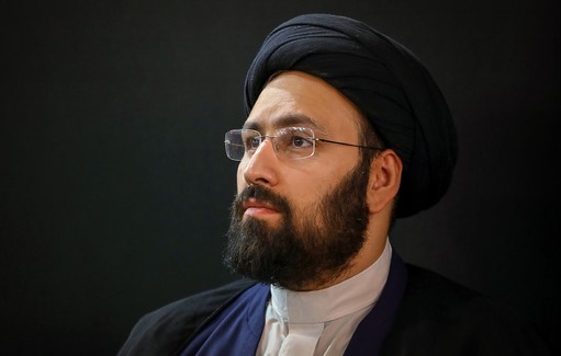 سیدعلی خمینی: دشمنان آرزوی عقب نشینی جمهوری اسلامی را به گور خواهند برد/ امروز زمان گوشه گیری، عزلت و گریه نیست، بلکه روز حرکت و قیام است/ سازوکارهای قانونی کشور کامل است و هیچ خلأ قانونی در اداره جمهوری اسلامی ایجاد نشده و نخواهد شد