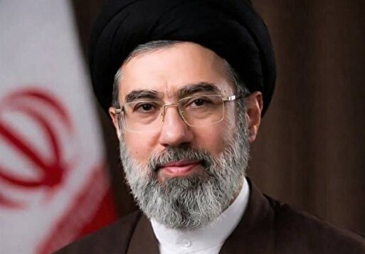 اولین پیام حضرت آیت الله سیدمجتبی حسینی خامنه ای رهبر معظّم انقلاب اسلامی/  از جمله هنرهای رهبر شهید و سَلف کبیر ایشان، وارد کردن مردم در همه عرصه ها و بصیرت و آگاهی دادن مستمر به ایشان و در مقام عمل تکیه بر نیروی آنان بود