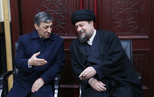 سید حسن خمینی: «بغض» را در جامعه پایین بیاورید/ باید به اقشار کم درآمد و پایین دست رسیدگی کرد/ حتی کسی که با ما از در ناسزاگویی می آید را هم جذب کنیم/ باید دینی عرضه کنیم که بتواند جامعه ما را یکپارچه کند