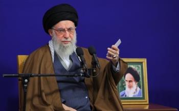 گرگ ها خوب بدانند در این ایل غریب                                           گر پدر رفت تفنگِ پدری هست هنوز