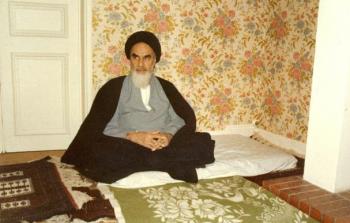 واکنش مردم نوفل لوشاتو به خبر بازگشت امام به ایران چه بود؟/بیشتر همراهان امام در هواپیما را چه کسانی تشکیل می دادند؟