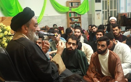 فقیهی: امام خمینی(ره) نمونه بارز جمع میان عبادت و مسئولیت اجتماعی بود/ شجاعت و استقامت در میدان مبارزه نتیجه خلوت های عمیق عبادی است 