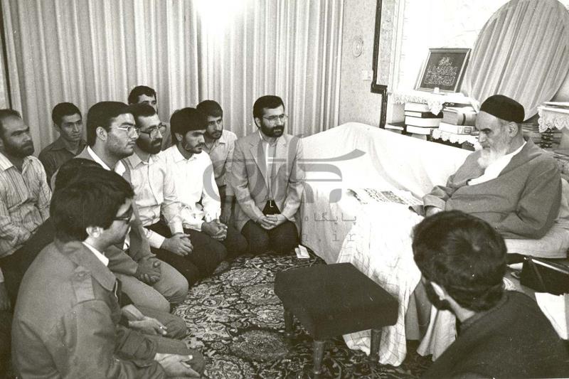 تصاویر منتشر نشده از دیدار شهید سید کمال خرازی با امام خمینی (س)