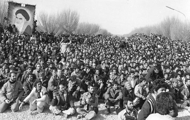 استراتژی «ملتِ بیدارتر»؛ خوانشی از مکتب امام در عبور ایران از بحران های پیش روی انقلاب
