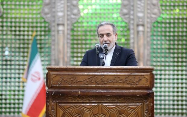 وزیر امور خارجه در حرم امام: امیدوارم نتایج دیپلماسی را به زودی ببینیم