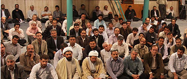 بازدید اقشار مختلف مردم از حسینیه جماران