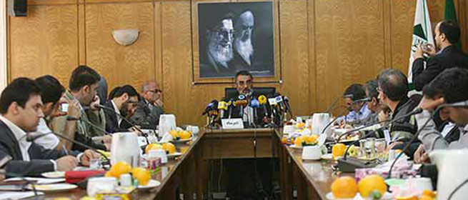 نشست خبری محمد علی انصاری برای تشریح برنامه های بزرگداشت امام