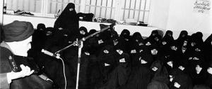 امام خمینی: نقش زن در جامعه بالاتر از نقش مرد است