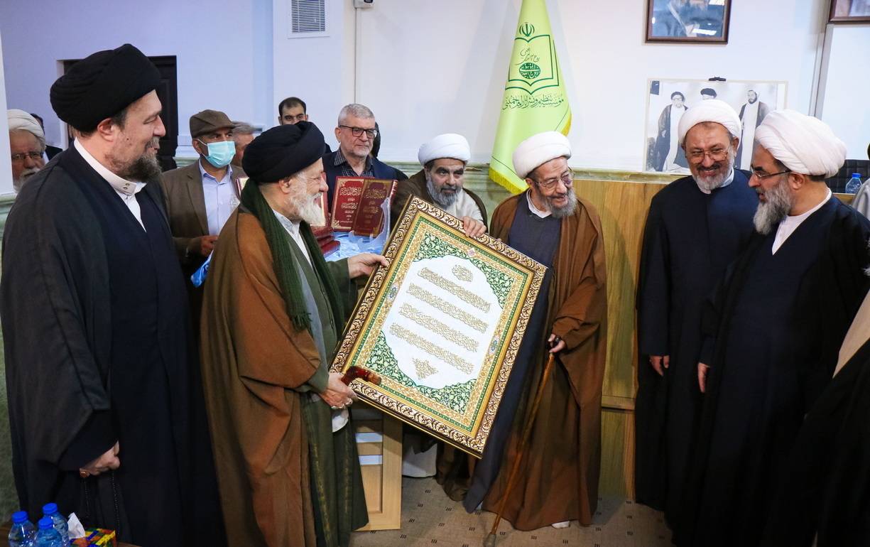 رونمایی از کتاب هفت جلدی «مفتاح الهدایه فی شرح تحریر الوسیله» اثر آیت الله مقتدایی