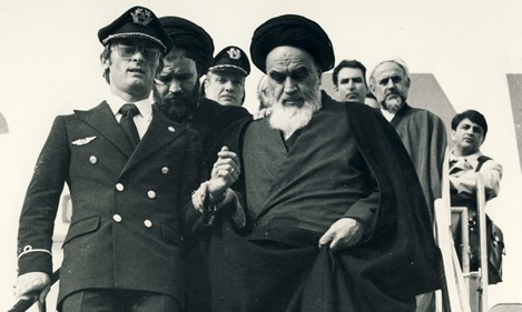 امام خمینی (ره) در سال های پس از انقلاب فعالیت های مفید بسیاری داشتند امام خمینی (ره) در سال های پس از انقلاب فعالیت های مفید بسیاری داشتند